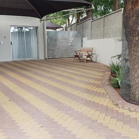 Feather Self Catering Accommodation Windhoek Esterno foto
