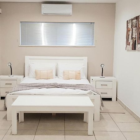 Feather Self Catering Accommodation Windhoek Esterno foto