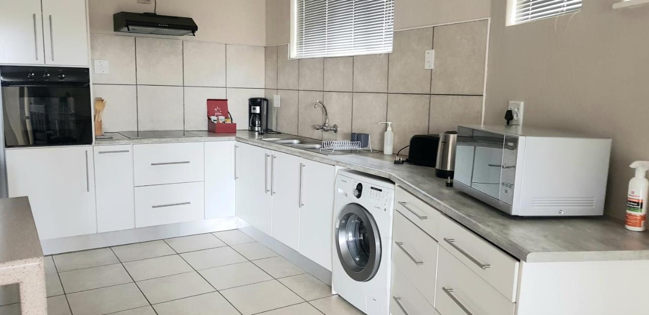Feather Self Catering Accommodation Windhoek Esterno foto